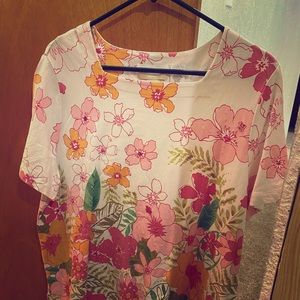Shortsleeved floral top
